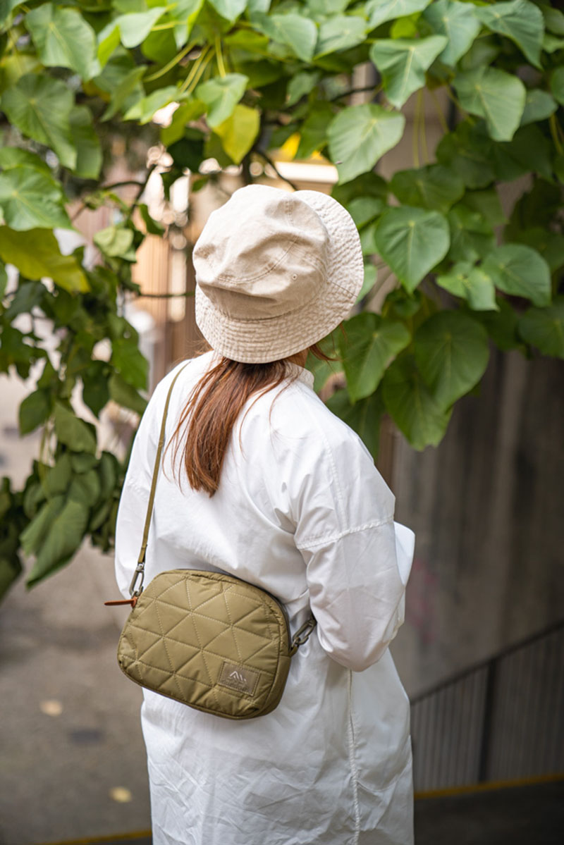GREGORY 2.5L LADYBIRD CROSSBODY M 肩背包 時尚黑 玫瑰粉 鼠尾草綠 GG140954