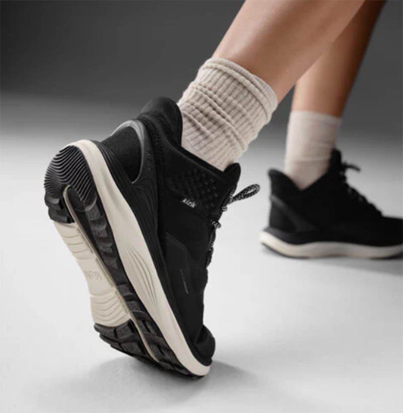 KIZIK 美國 London AT Mid 倫敦 女款中筒休閒鞋 黑白 登山鞋 WLOM2581 懶人鞋 好穿鞋