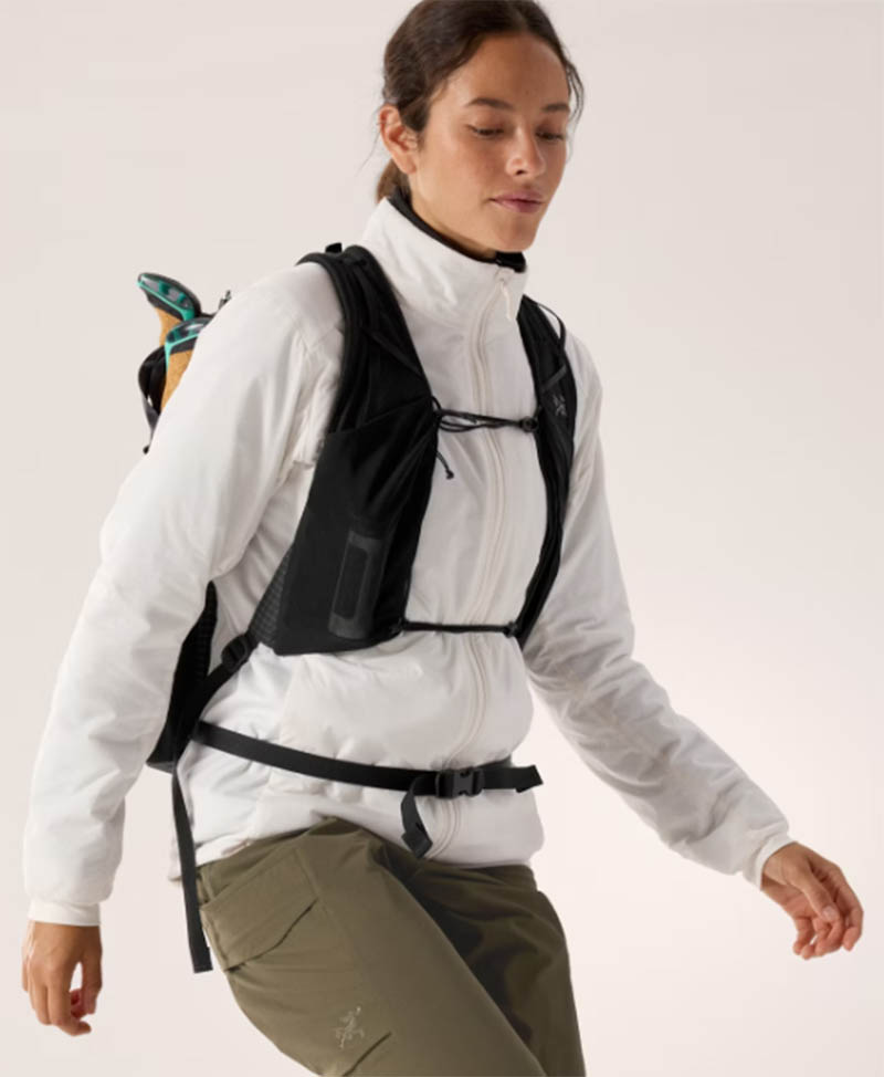 Arcteryx 始祖鳥 女款 Atom 化纖外套 Coreloft外套 黑 絹絲白 X000009855 登山外套