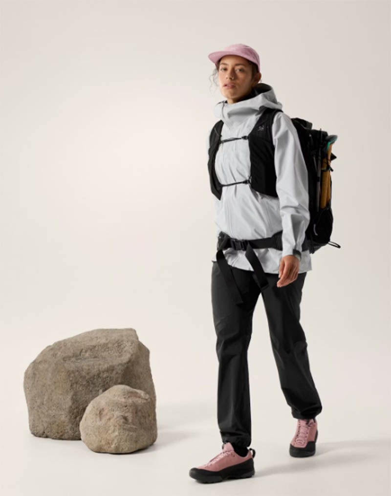 ARC'TERYX 始祖鳥 女 Beta 防水外套 沉靜灰 X000010514 GORE-TEX外套 登山夾克