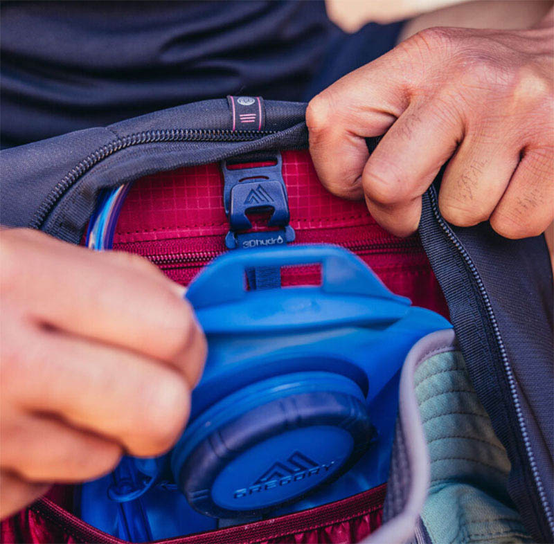 GREGORY 美國 ZULU LT 24L 多功能登山背包 牧草綠 火山黑 輕量 透氣網背包 登山 GG149316