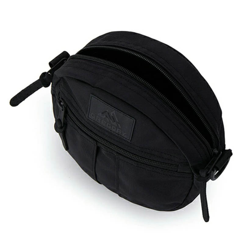 GREGORY 美國 2.5L QUICK POCKET ROUND 斜背包 輕量黑色子彈 GG159843-A501